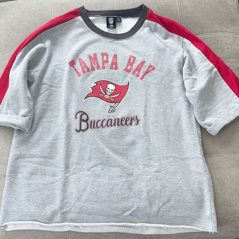 Women's Gray and Red Tampa Bay Buccaneers Sweatshirt